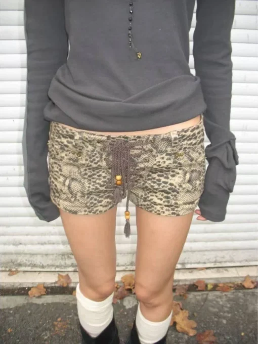 Y2k Low Rise Jean Shorts - Image 4