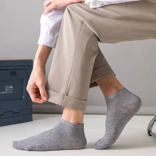 Unisex 40/20/10 Pairs of Solid Color Socks - Image 2